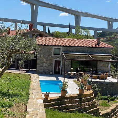 Bubo House Holiday home *