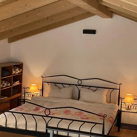 Bubo House 펜션 Črni Kal